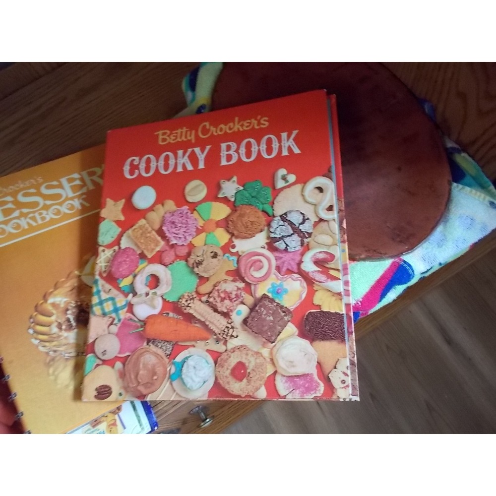 Vintage 1963 Betty Crocker's Cooky Book First Edition 9th Printing Spiral Bound